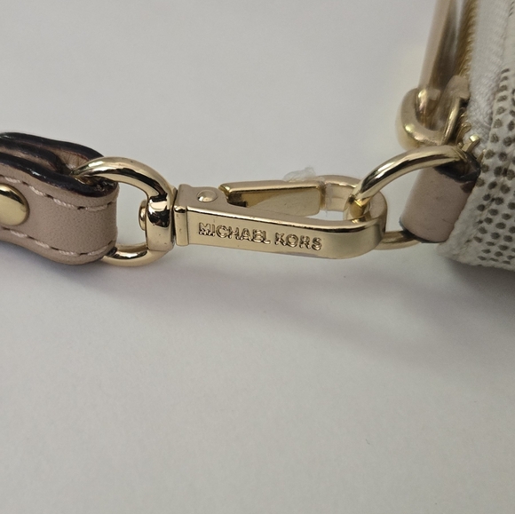 Michael Kors Wallet - Picture 5 of 13